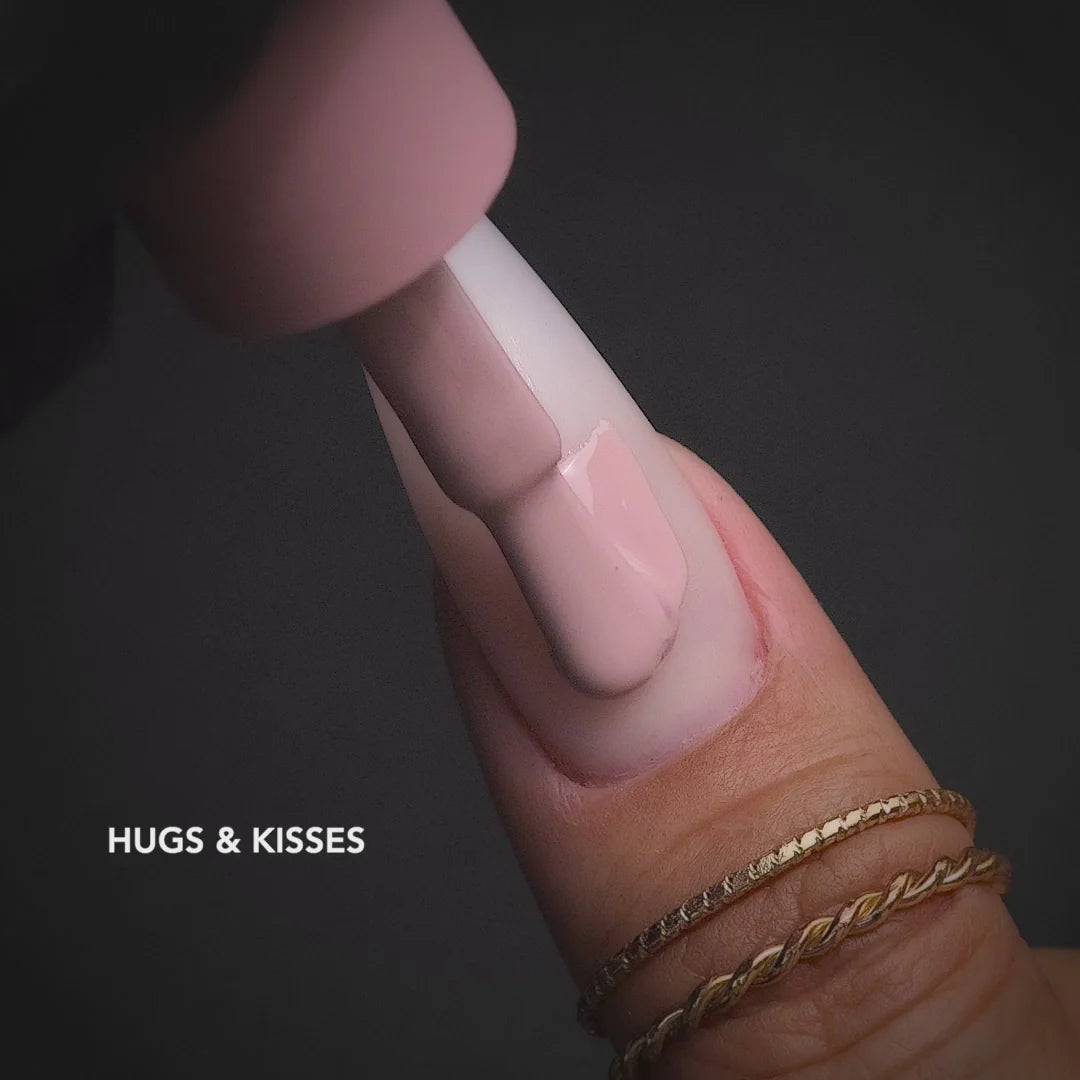 LG5024 Hugs & Kisses - thePINKchair.ca - gel polish - Chaun Legend