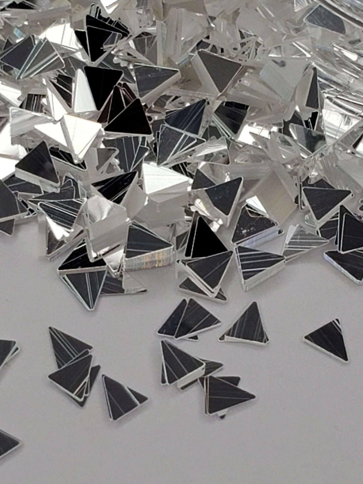 White Chrome Triangle, Glitter (131) - thePINKchair.ca - Glitter - thePINKchair nail studio